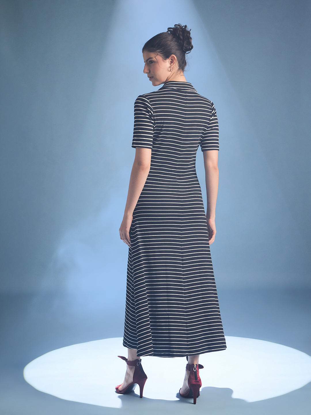Stretchable Front Zip-up Midi Dress