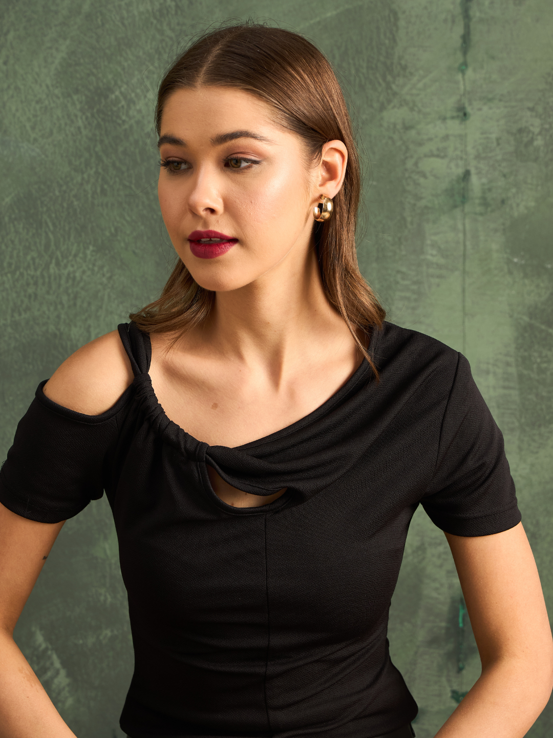 Stretchable Asymmetric Cut-Out Shoulder Top